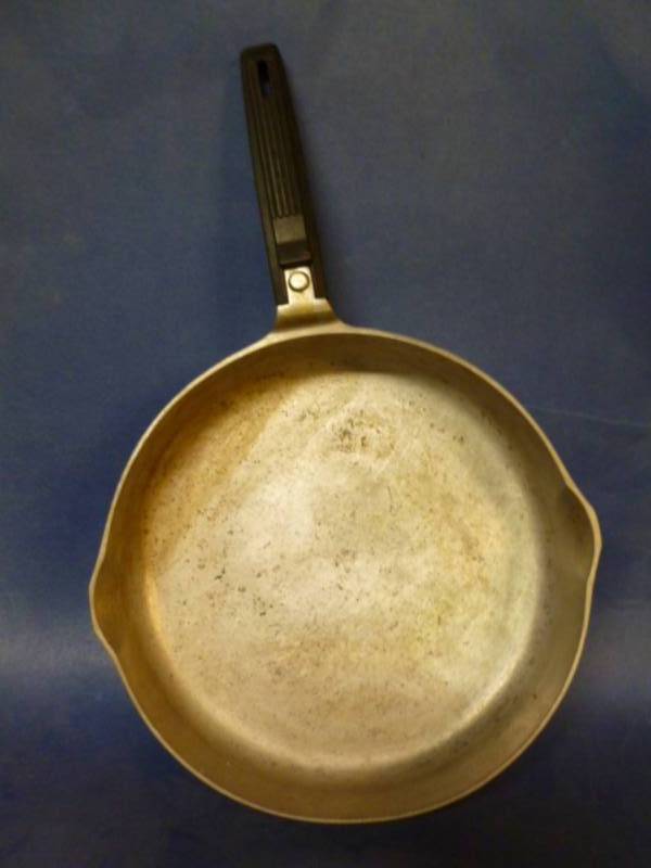 lot 28 image: Vintage Wagner Ware
