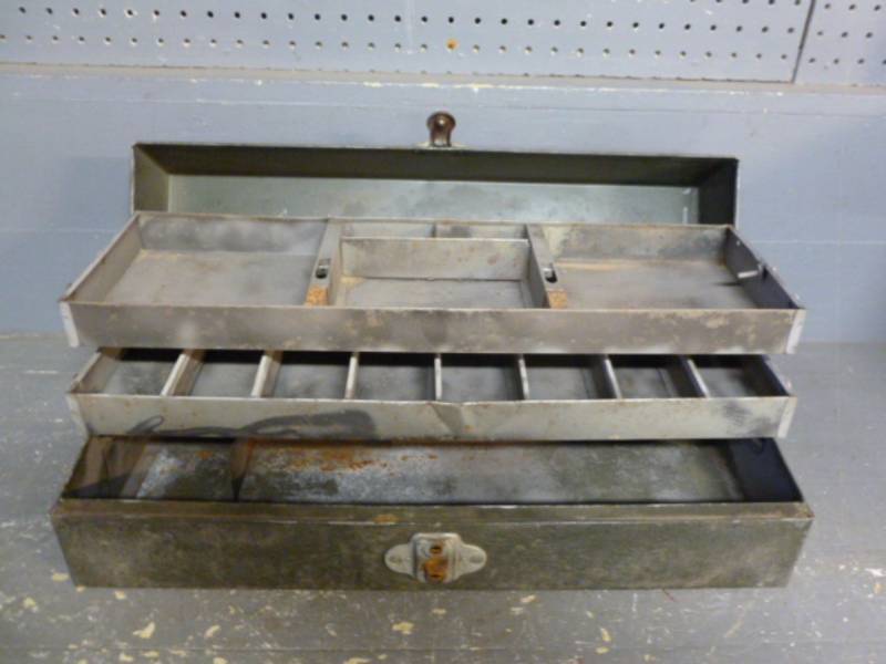 lot 42 image: Vintage Tackle Box