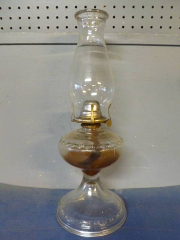 lot 58 image: Vintage Oil Lamp
