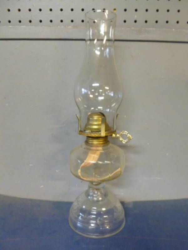 lot 59 image: Vintage Oil Lamp
