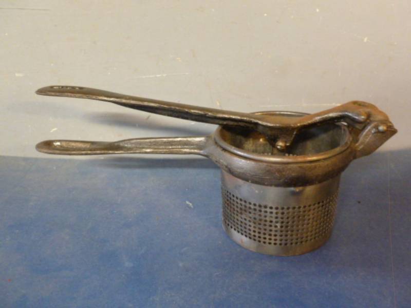 lot 71 image: Antique Ricer