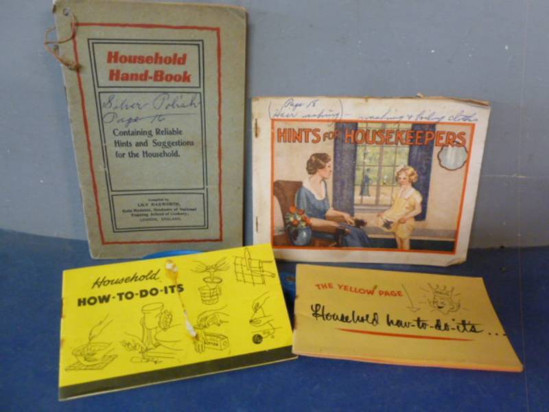 lot 75 image: Vintage Booklets
