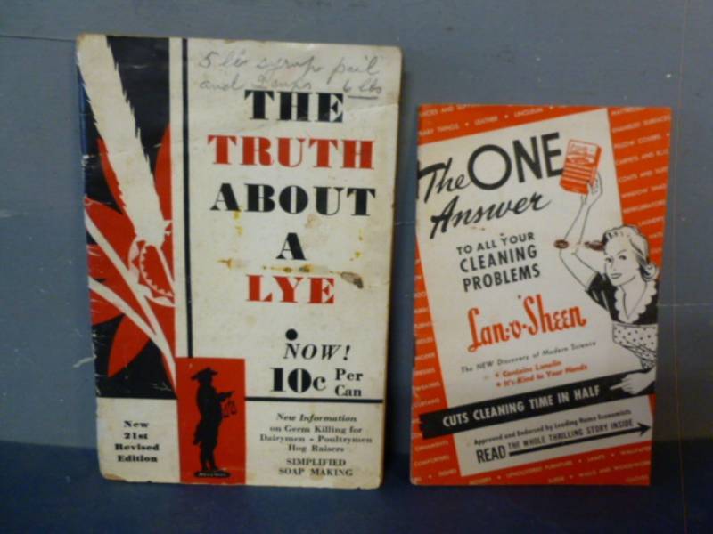 lot 76 image: Vintage Booklets
