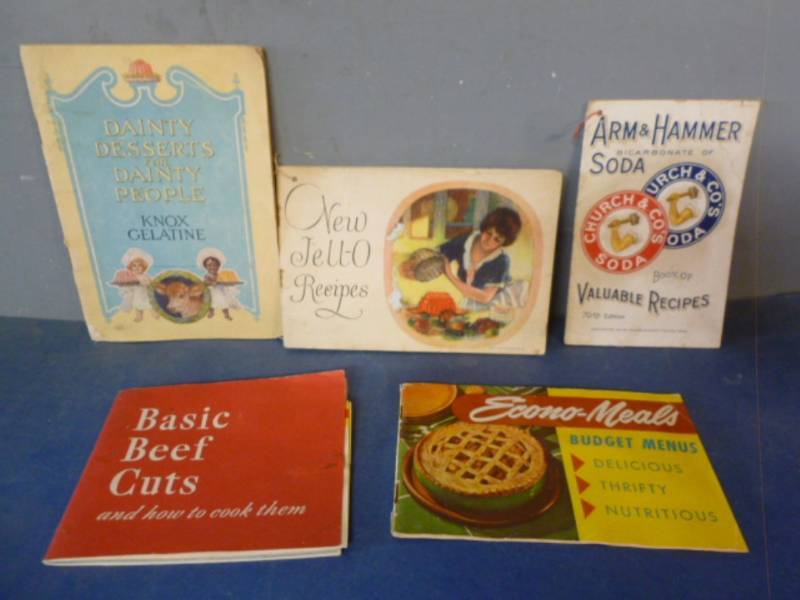 lot 79 image: Vintage Booklets