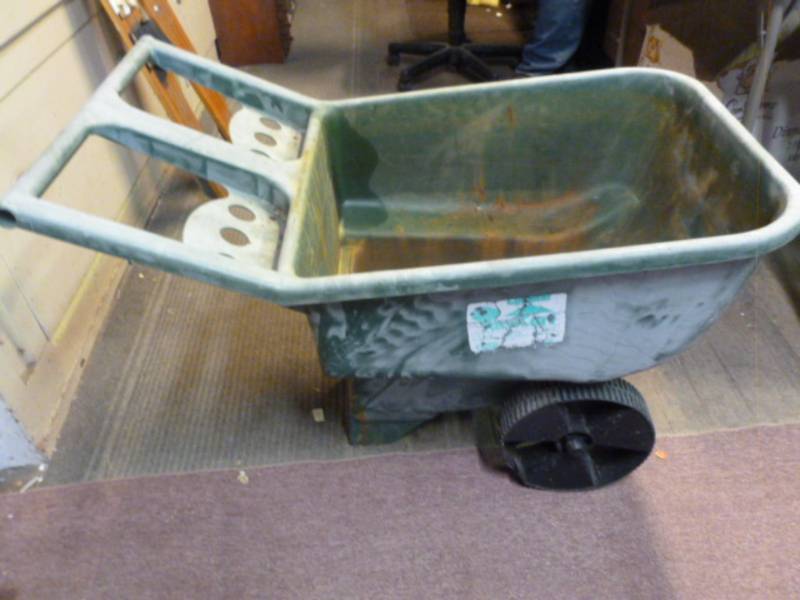 lot 99 image: Yard Cart