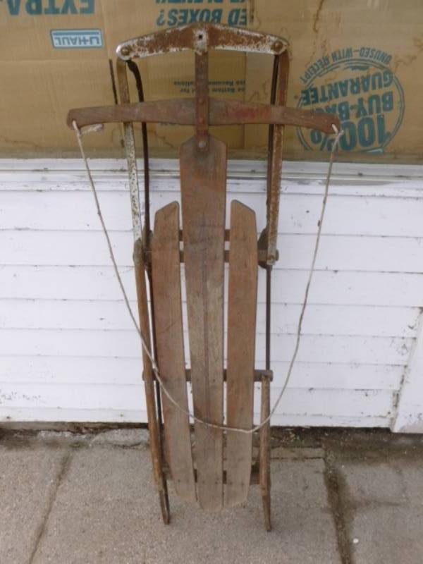 lot 108 image: Vintage Runner Sled