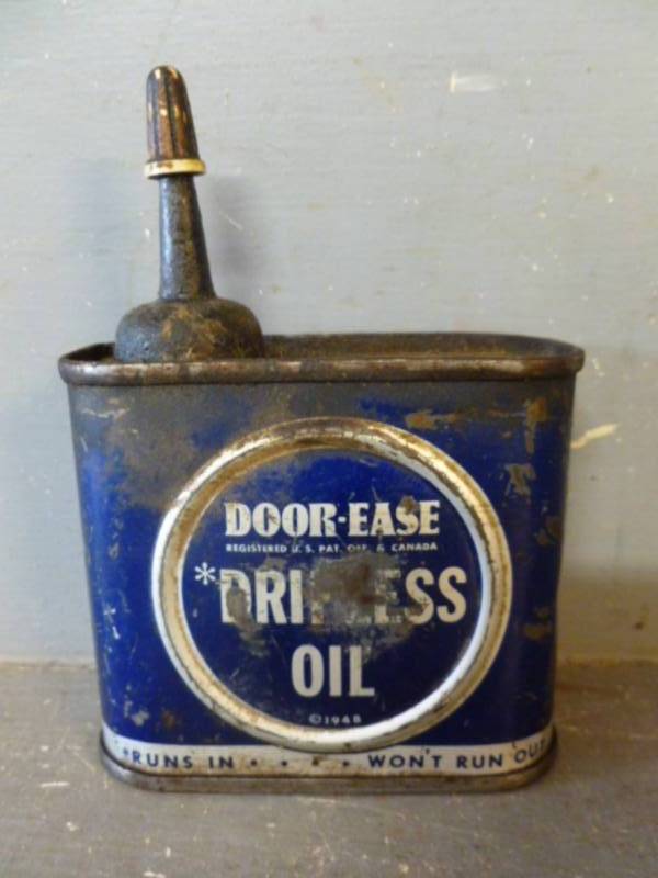 lot 121 image: Vintage Oil Can