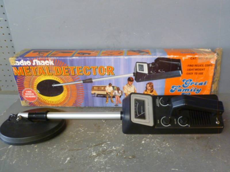 lot 150 image: Vintage Metal Detector