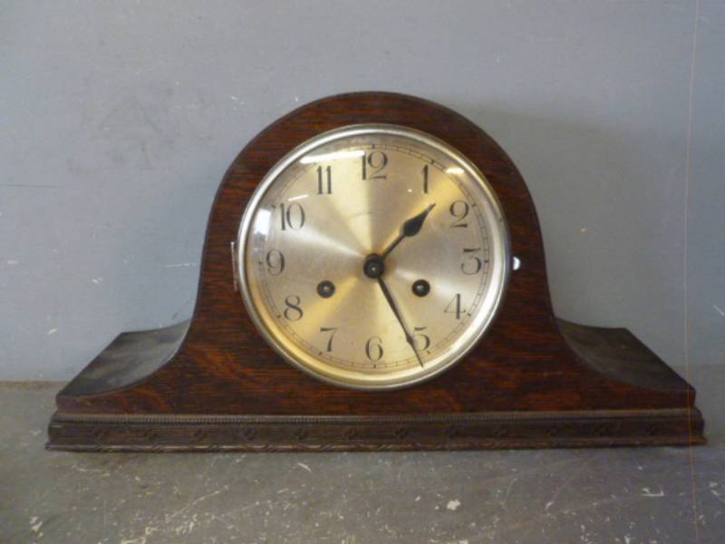 lot 199 image: Vintage Mantle Clock