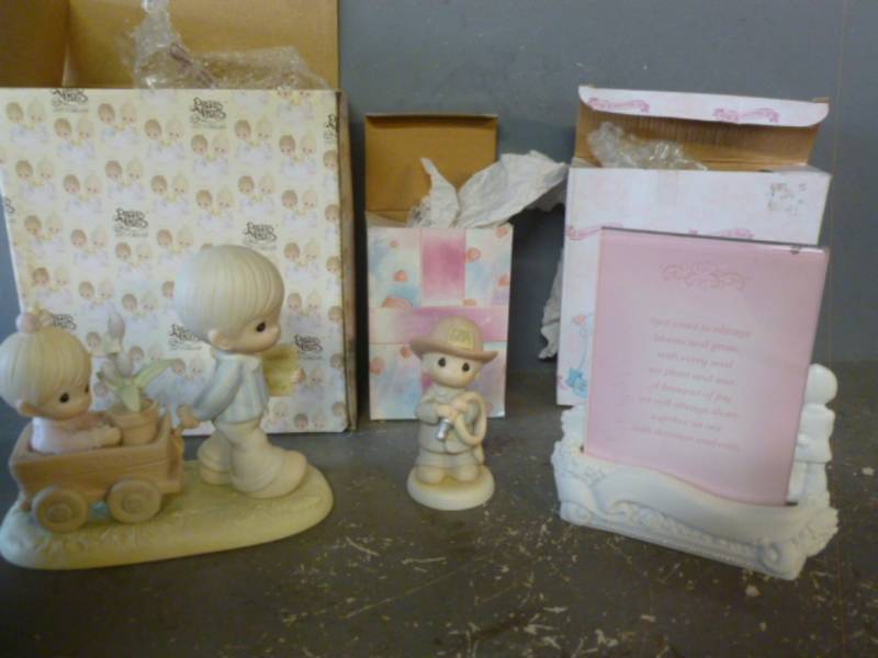 lot 210 image: Precious Moments