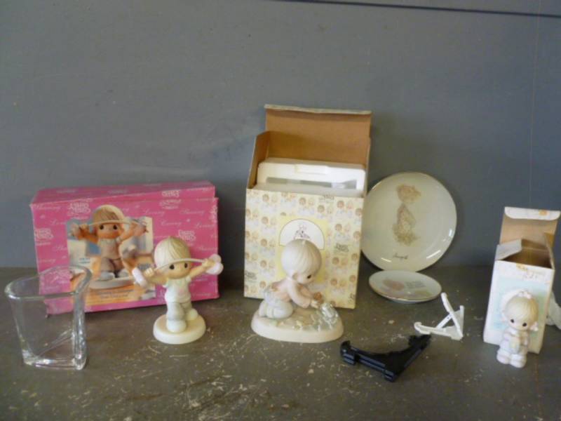 lot 219 image: Precious Moments