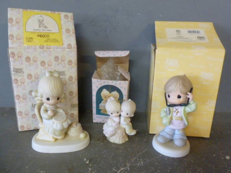 lot 220 image: Precious Moments