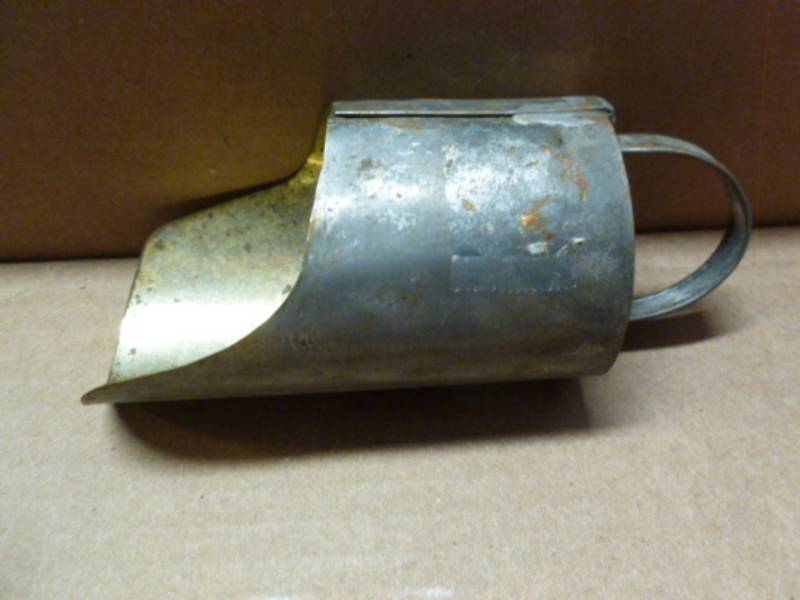 lot 237 image: Vintage Flour Scoop