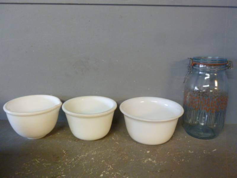 lot 246 image: Vintage Kitchen