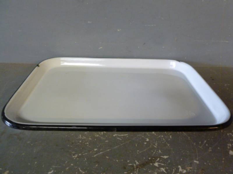 lot 253 image: Vintage Enamelware
