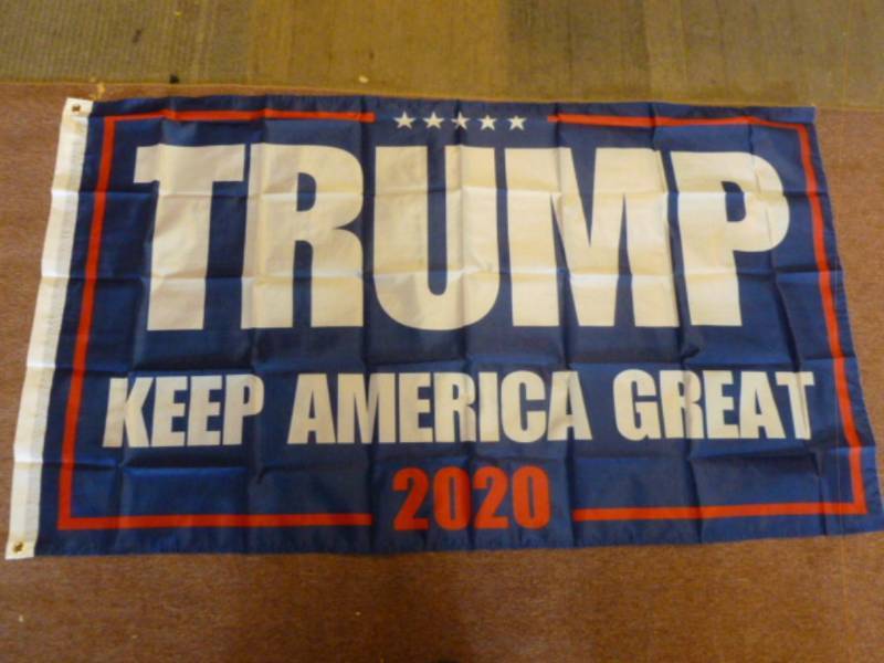 lot 257 image: Trump Flag