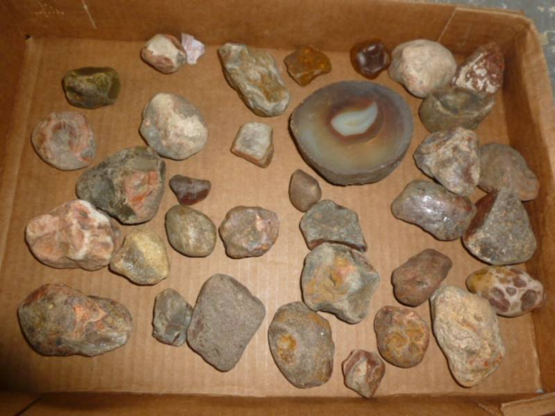 lot 292 image: Agates