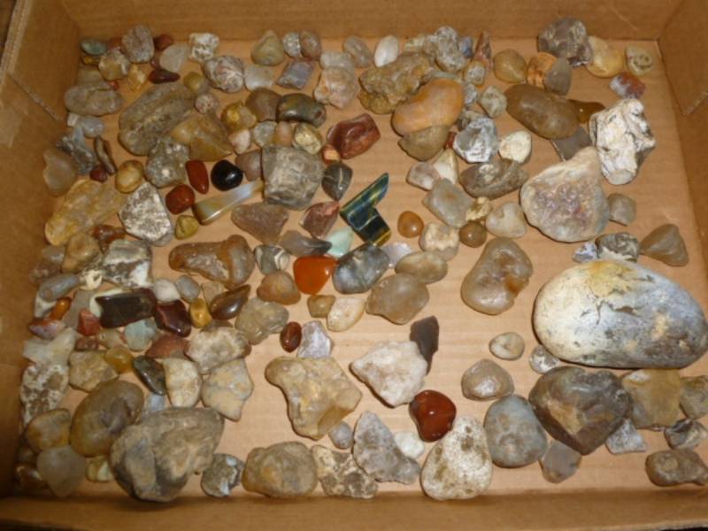 lot 299 image: Agates