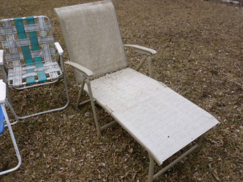 lot 302 image: Lawn Chairs
