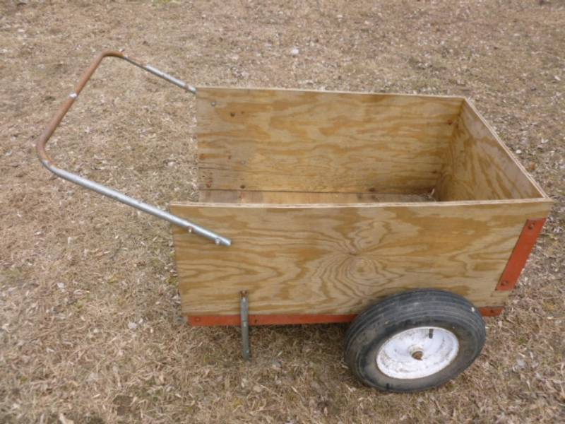 lot 307 image: Lawn Cart