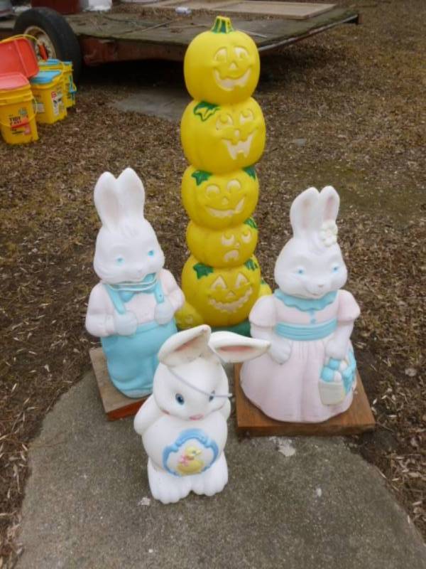 lot 311 image: Blow Molds