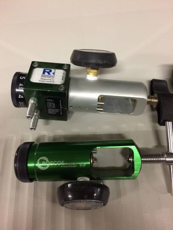 lot 6 image: Lot Of 4 Roscoe&nbspRoscoe Medical Green AluminumBrass Regulators - Excellent Working Condition