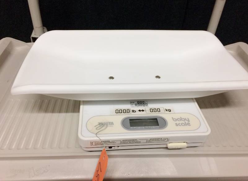 lot 8 image: Tanita 1583 Digital Pediatric Baby Scale - Excellent Working Condition