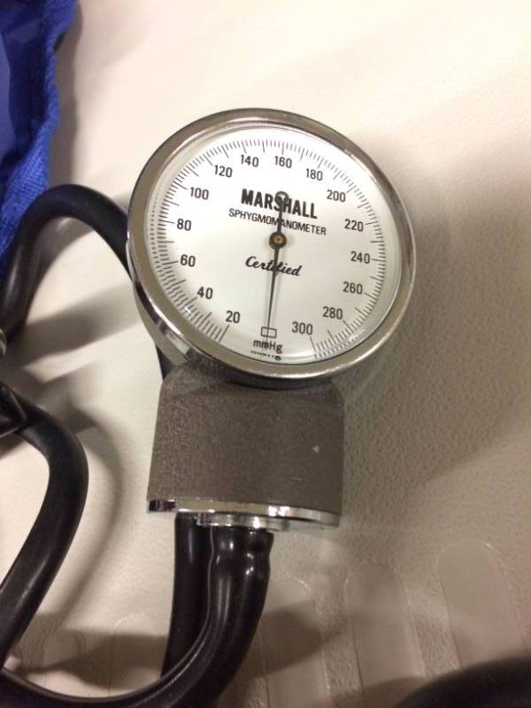 lot 18 image: Marshall Sphygmomanometer Blood Pressure Pump Gauge