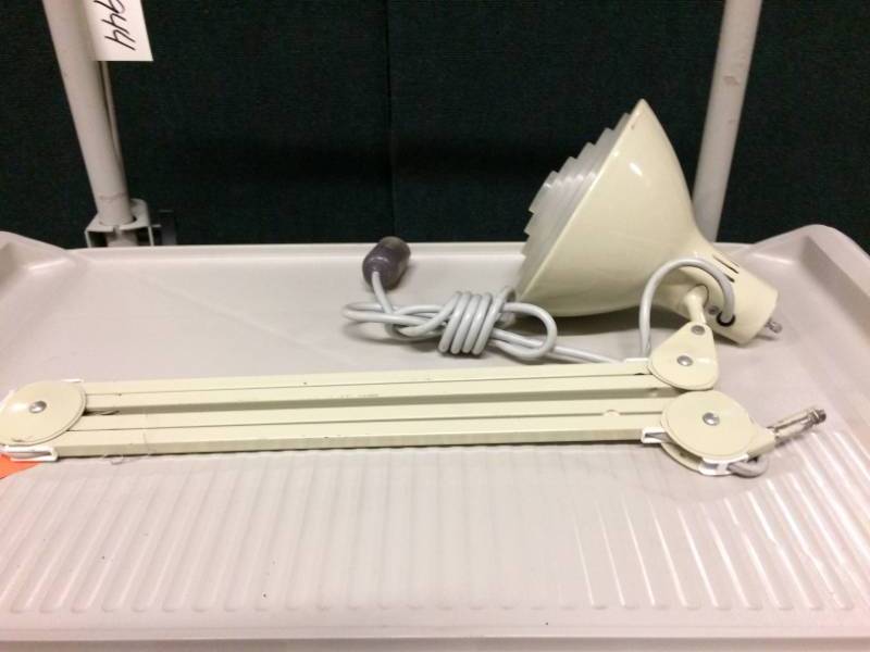 lot 29 image: Vista Lighting VE 340 Medical Exam Light