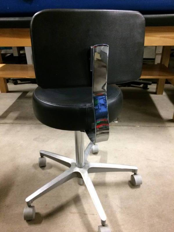 lot 33 image: Medical Mobile Clinic Physician Chair