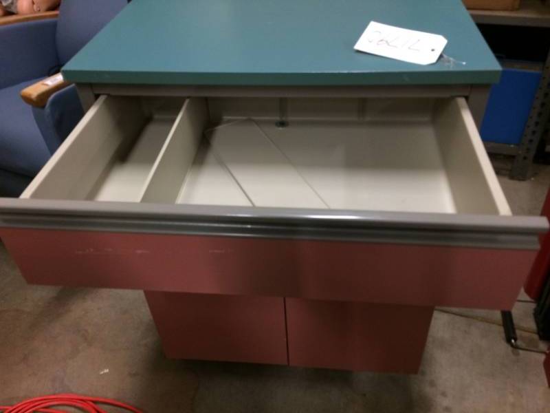 lot 49 image: Medical Cabinet