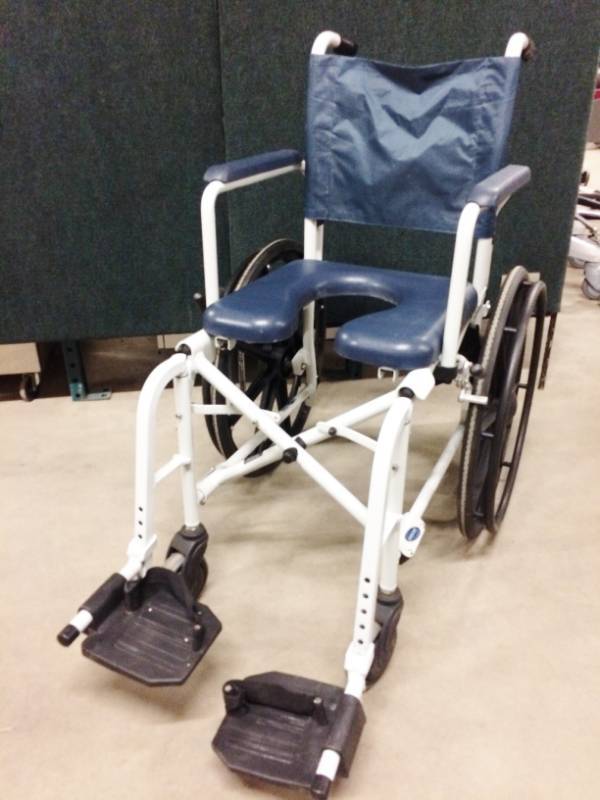 lot 3 image: MSRP $800&nbspInvacare  Mariner Rehab Shower Commode Chair 300lb Capacity -&nbspFolds For Easy Storage - Corrosion-Resistant, Powder Coated Aluminum Frame & Stainless Steel Hardware, Making It Ideal For Shower Use - Excellent Condition 