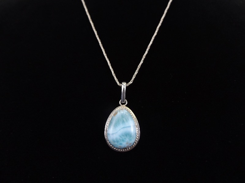 .925 Sterling Silver Blue Larimar Cabochon Pendant Necklace