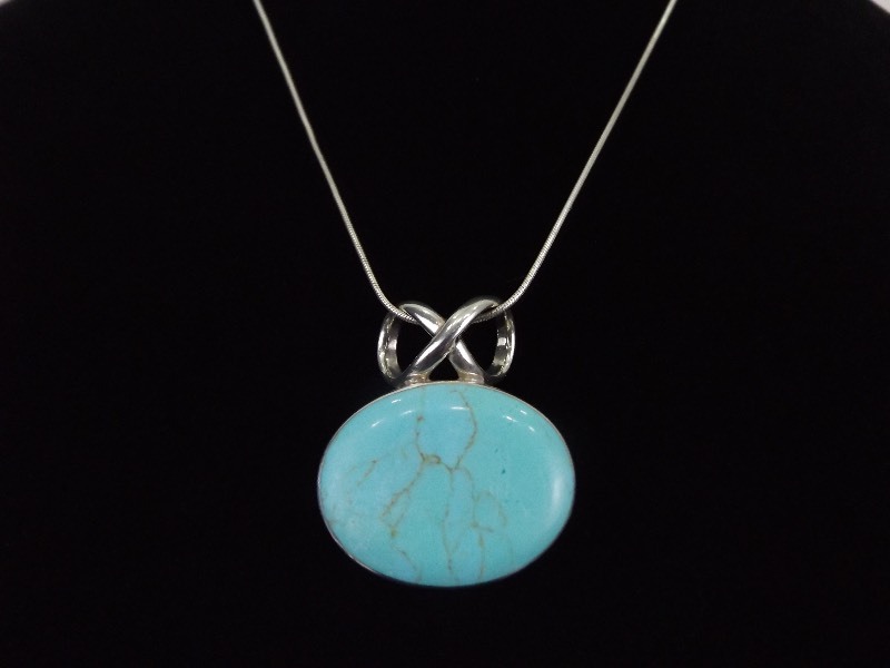.925 Sterling Silver Turquoise Cabochon Pendant Necklace