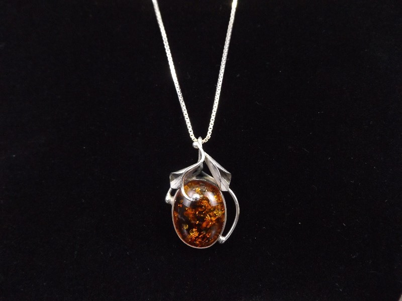 .925 Sterling Silver Amber Cabochon Pendant Necklace