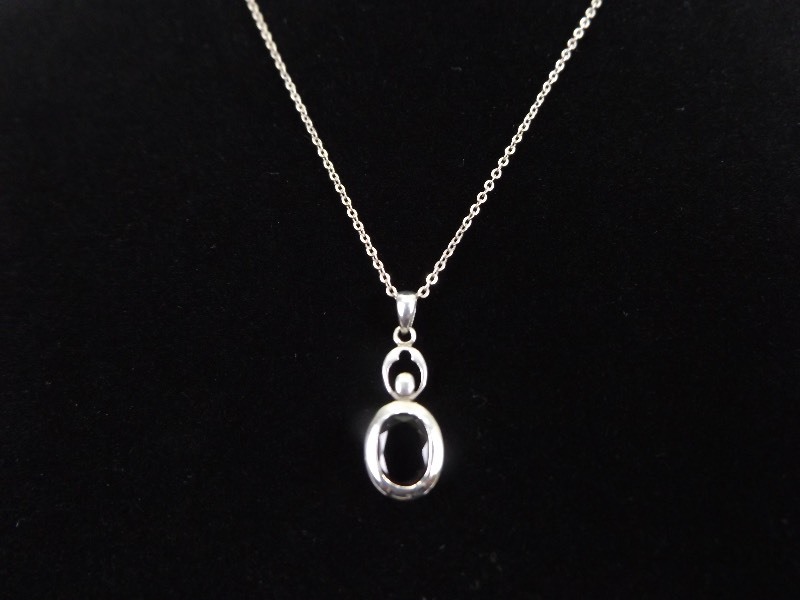 .925 Sterling Silver Faceted Garnet Pendant Necklace