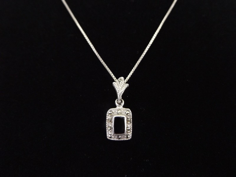 .925 Sterling Silver Art Nouveau Black Onyx Pendant Necklace