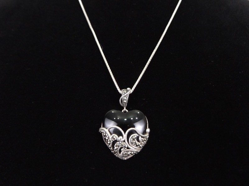.925 Sterling Silver Art Nouveau Black Onyx Heart Pendant Necklace