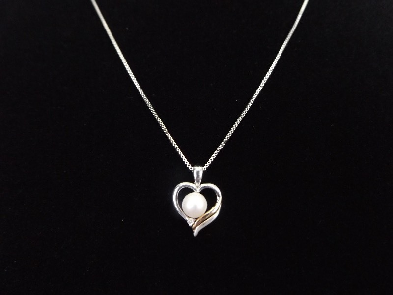 .925 Sterling Silver 14k Cultured Pearl Diamond Accented Heart Pendant Necklace
