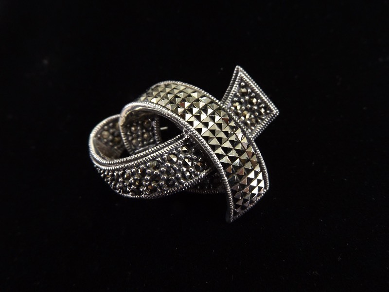 .925 Sterling Silver Art Nouveau Ribbon Brooch