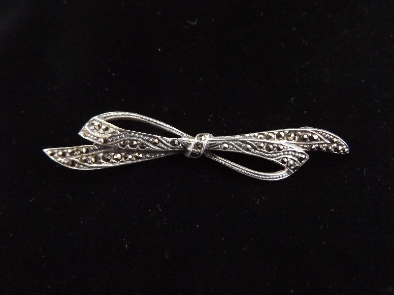 .925 Sterling Silver Art Nouveau Bow Brooch