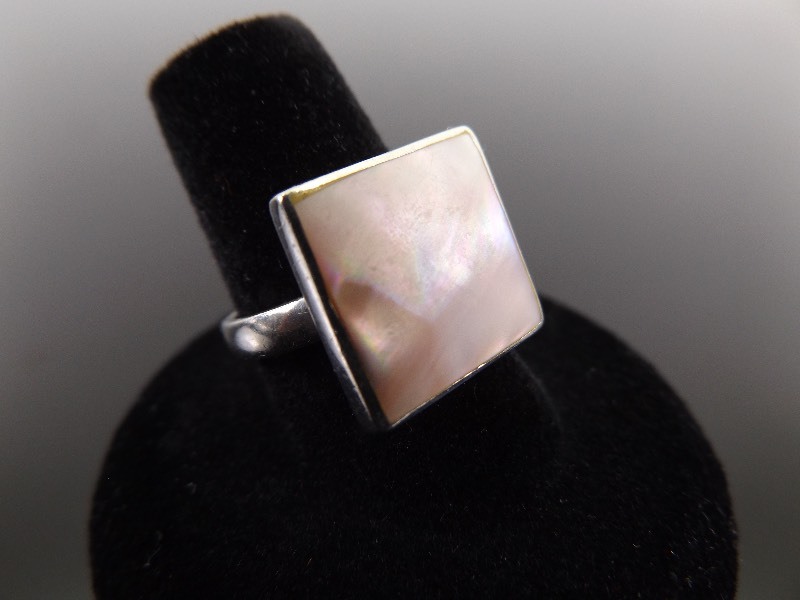 .925 Sterling Silver Pink Mother of Pearl Ring Size 7.5
