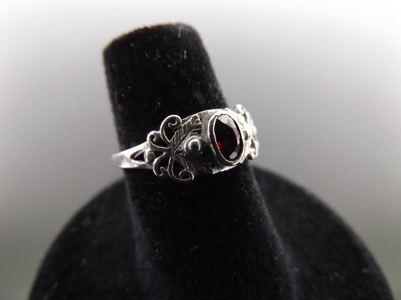 .925 Sterling Silver Art Nouveau Faceted Garnet Ring Size 6