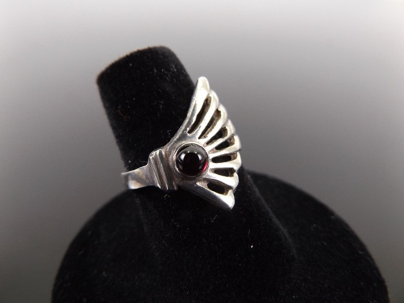 .925 Sterling Silver Garnet Cabochon Ring Size 7