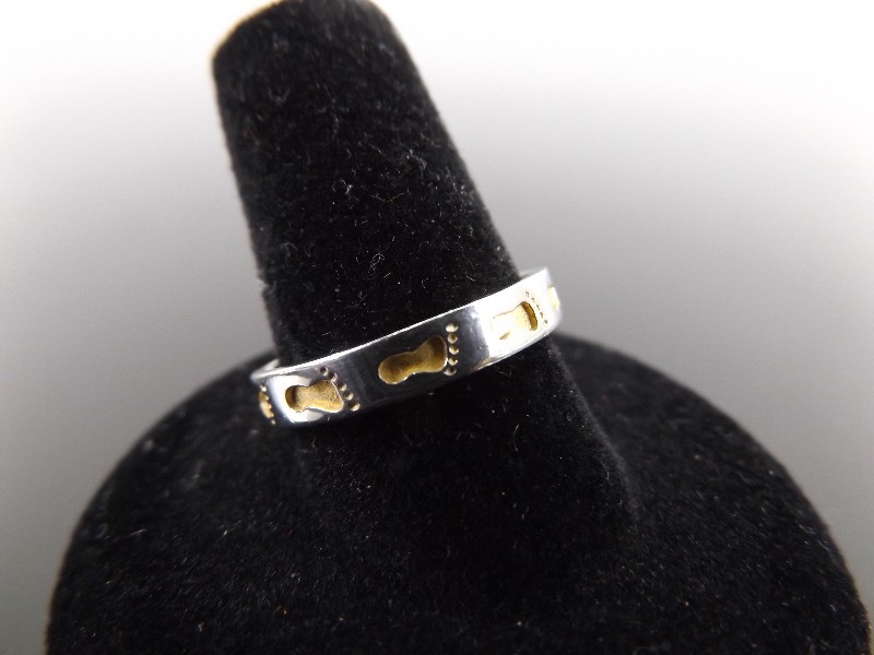 .925 Sterling Silver Footprints in the Sand Ring Size 9