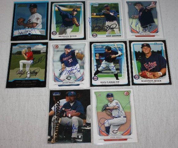 lot 1 image: Minnesota Twins 10 Card In Person Autographed Lot