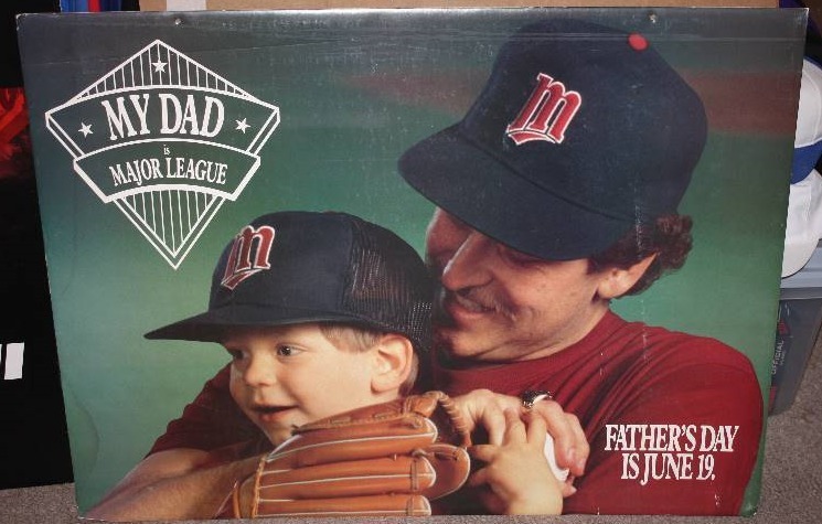 lot 14 image: Minnesota Twins 1980s Frank Viola Fathers Day Sign