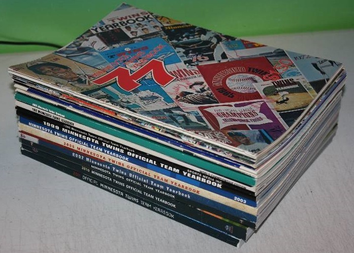 lot 17 image: Minnesota Twins Yearbook Lot of 18 All Different