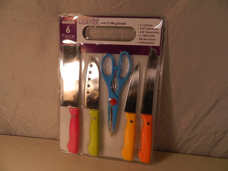 New 6 Piece Knife Set with Cutting Board