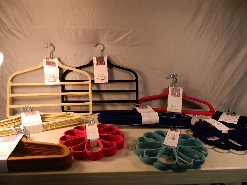 54 New Elle Velvet Hangers